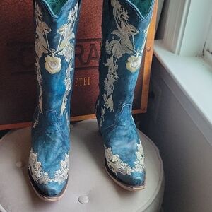 STUNNING Corral Boots Worn Once. Style A4361 Sz9
